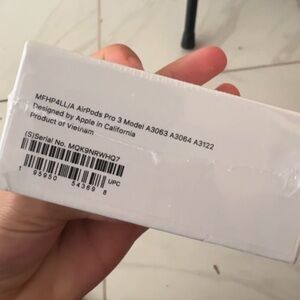 Apple AirPods Pro with White Case